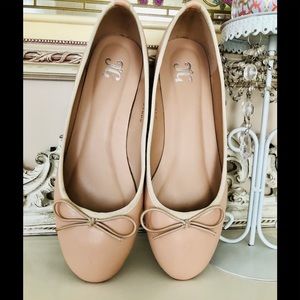 !!!SOLD!!!  NWOT JC FLATS IN 7 1/2